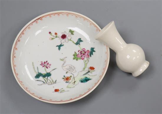 A Chinese famille rose saucer dish, 18th century and a 17th century Dehua vase diameter 11cm